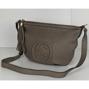 Gucci Soho Small Messenger Bag in Grey Pebbled Leather S01